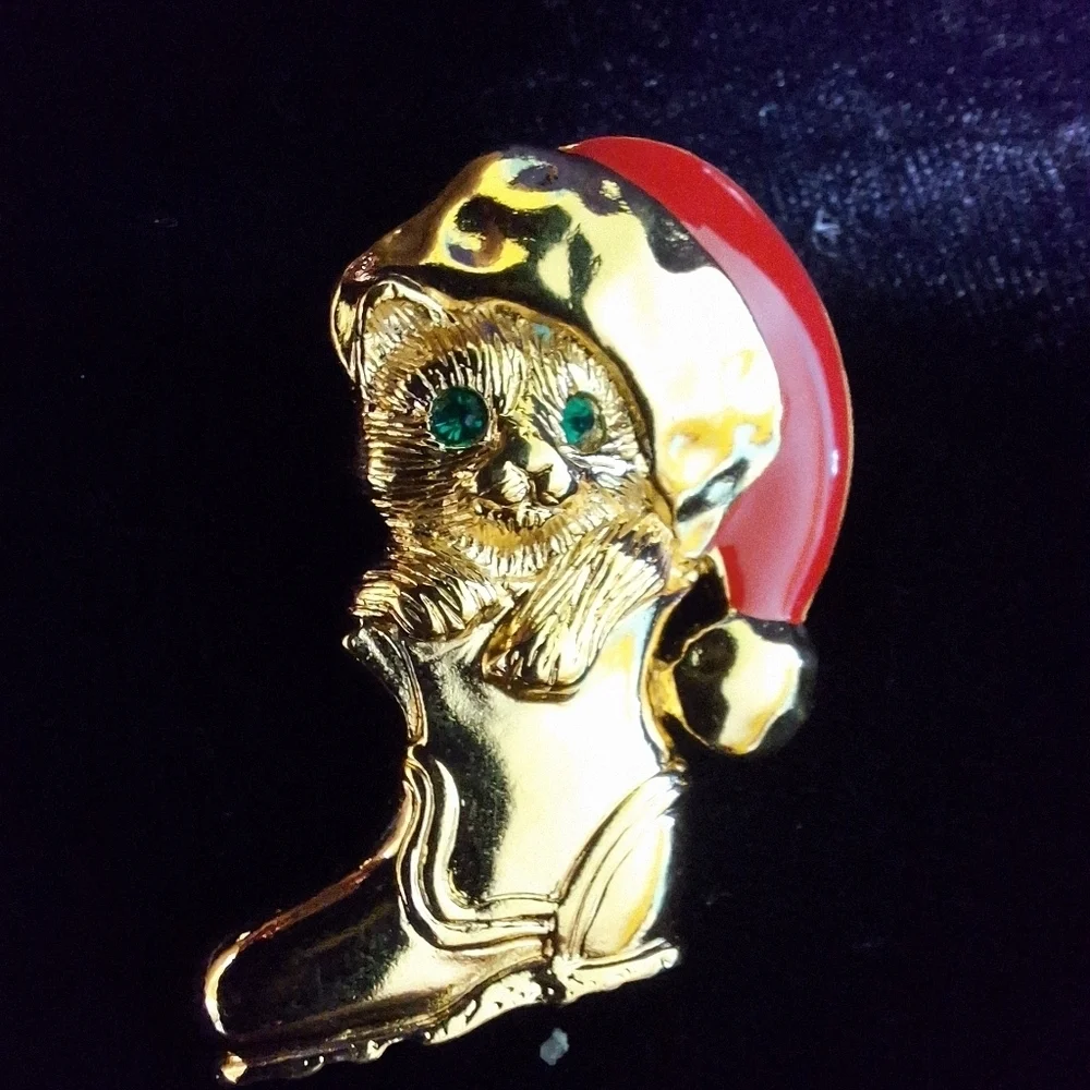 AVON Christmas Kitten Tac Pin